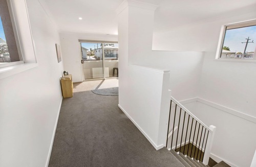 Paynesville House | Captains Hideaway - Holiday with water views and modern luxury amenities