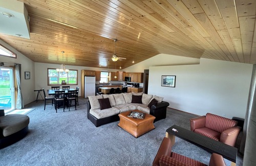 Goodman House | Captivating Lakeside Retreat in Beautiful Northern Wisconsin