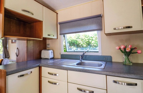 Clacton-on-Sea Cottage | CARAVAN 941, pet friendly, country holiday cottage in Clacton-On-Sea