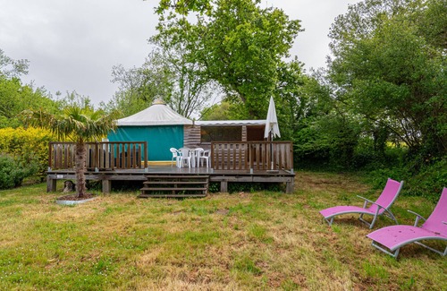 Saint-Gildas-de-Rhuys RV Rental | Caravan 'Bungalow Toile 4 Places' with Private Terrace and Private Garden