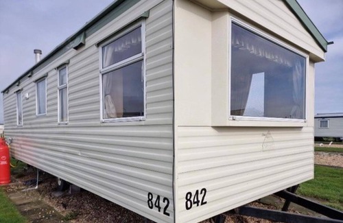Ingoldmells House | Caravan - Sleeps 4 - Parking - 10mins To Beach
