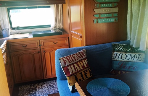 Bias House | Caravane à la Location Avec Auvent Fermé et Tonnelle à 5 Minutes de la Plage