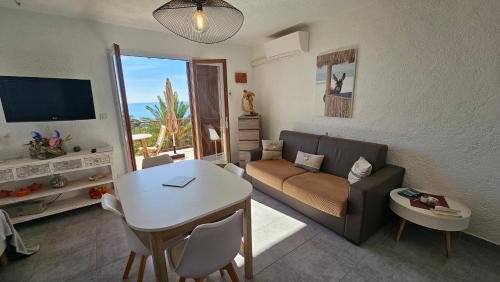 Solenzara Apartment | Cardellini 10- vue mer-piscine en résidence