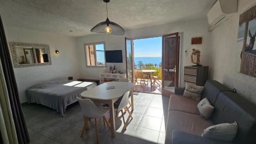 Solenzara Apartment | Cardellini 10- vue mer-piscine en résidence