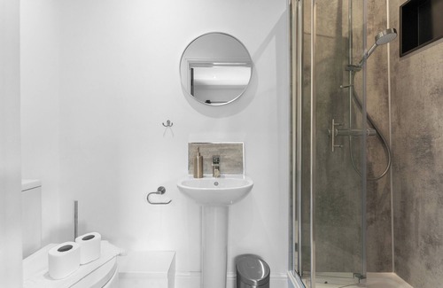 Roath House | Cardiff Charm on Treharris Street