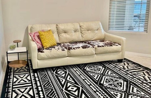 Glendale Apartment | Cardinal Stadium Functional Luxury Getaway