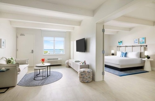 New Town Hotel | Carefree Key West Days | 2 Pools, Karaoke Nights, Tiki Drinks & Games