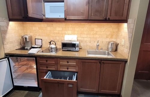 Olympic Valley Resort | Carey's 2 Bd 2 Bath, Kitchenette, Palisades Slopeside Luxury Tahoe Condotel
