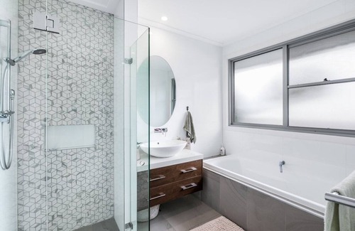 Caringbah South House | Caringbah South Family Home - 5 Beds + Pool & Pets