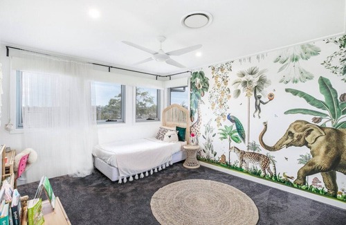 Caringbah South House | Caringbah South Family Home - 5 Beds + Pool & Pets