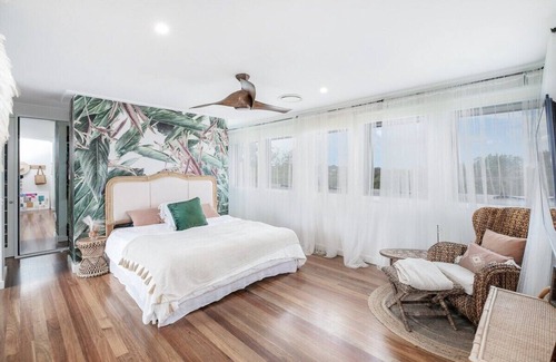 Caringbah South House | Caringbah South Family Home - 5 Beds + Pool & Pets