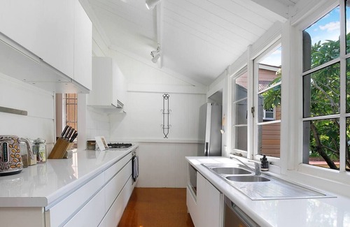 Woolloongabba House | Carininya Indoor outdoor Charm in Buzzing Locale