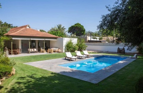 Kfar Shmaryahu Villa | Carmelo Green Fields villa