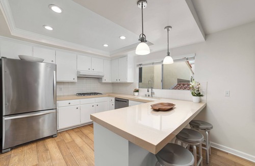 Corona del Mar Villa | Carnation Villa – Gorgeous 3 BDR in Flower Streets, Walk to Beach & Dining!