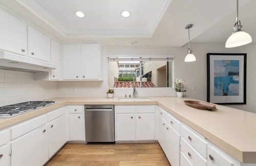 Corona del Mar Villa | Carnation Villa – Gorgeous 3 BDR in Flower Streets, Walk to Beach & Dining!