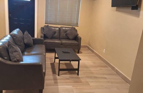 Bahamas Terrace Apartment | Carols Inn Airbnb #4