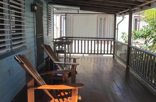 Caye Caulker Cabin | Carolyn's House (beachfront)