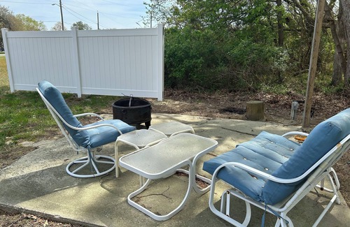 Berlin House | Carra's Cottage -3 bed 2 bath home, minutes from Berlin's town center and OC.