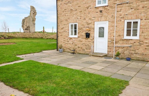 Lincoln Cottage | CARRINGTON COTTAGE, pet friendly, with a garden in Lincoln