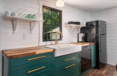 Hillier House | Carson's Creek - Modern Country Escape!