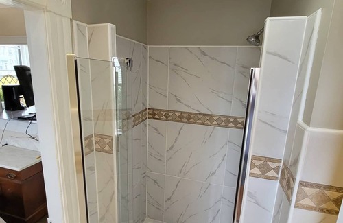 Queens Apartment | Carter's Beach Suite. Cozy 2some, kitchen, priv. entrance, center Liverpool.