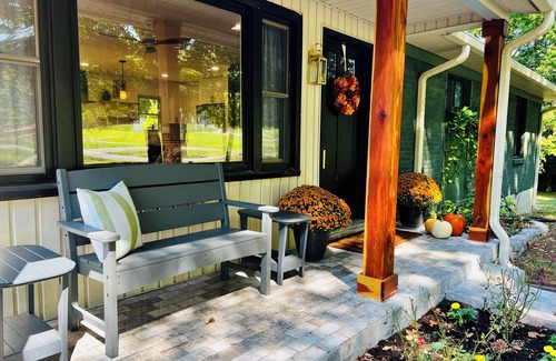 Franklin House | Carters Creek Cottage just minutes away from Franklin, Leipers Fork, South Hall.