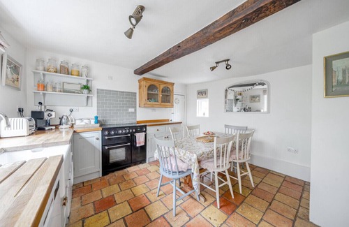 Kimbolton House | Carters Yard C13th Cottage in the centre of the historic village of Kimbolton