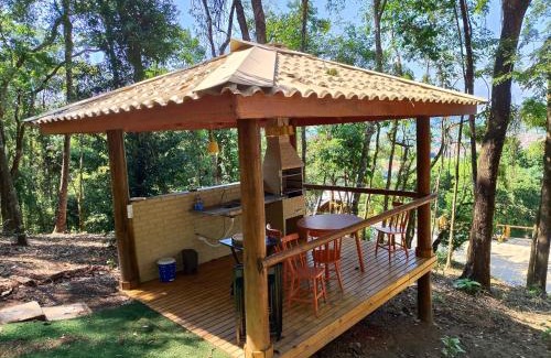 Bueno Brandao House | Casa Abacaxi, Vila Mágica