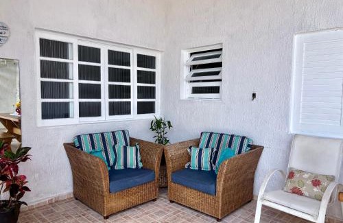 Indaia House | CASA ACONCHEGANTE e PERTINHO DA PRAIA