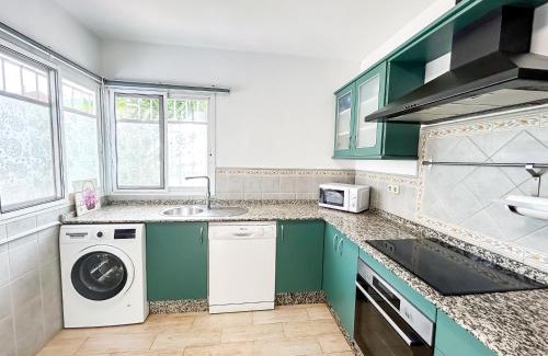 Manilva House | Casa adosada en segunda línea de playa en Manilva