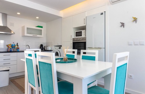 Carvoeiro Ski Chalet | Casa Ayla - 2 bedrooms, jacuzzi, sea views & close to beach