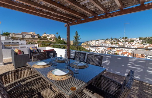 Carvoeiro Ski Chalet | Casa Ayla - 2 bedrooms, jacuzzi, sea views & close to beach