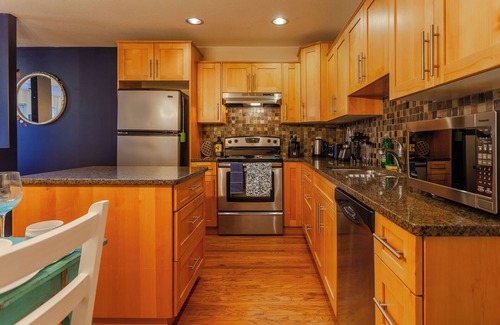 South Pandosy House | Casa Azul - 4BR Fully Equipped - Pandosy Village