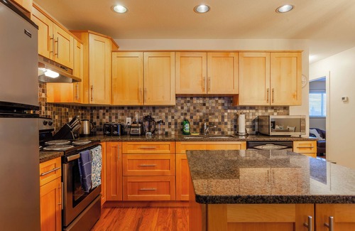 South Pandosy House | Casa Azul - 4BR Fully Equipped - Pandosy Village