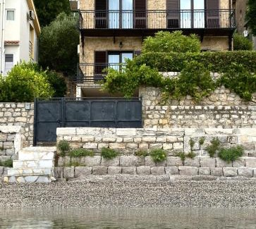 Bijela House | Casa Azzurra Bijela Montenegro