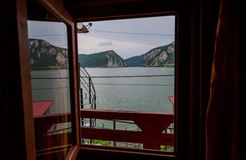 Dubova Cabin | Casa BeaSarah.