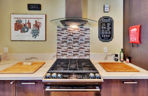 Ivey Ranch - Rancho Del Oro House | Casa Blackhawk family friendly huge open floor plan for your beach town getawayn
