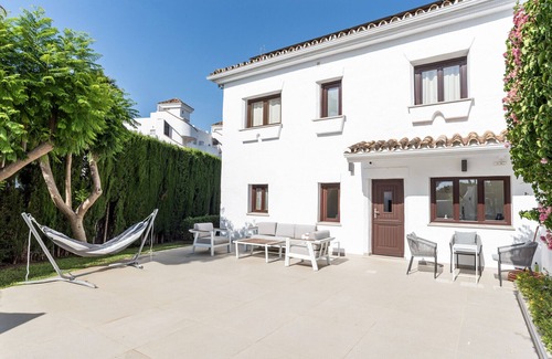 Marbella Ski Chalet | Casa Blanca Mar - Peaceful & stunning 4 bed Townhouse!