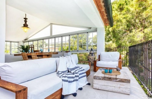 Pals House | Casa Blue Art by Interhome