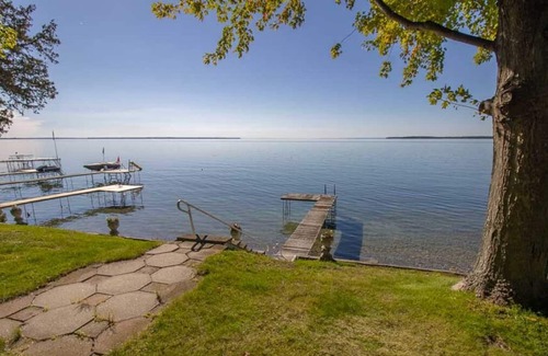Brock Cottage | Casa Bonita - Beautiful 4Br Simcoe Cottage w/ Swimming & Wi-Fi!