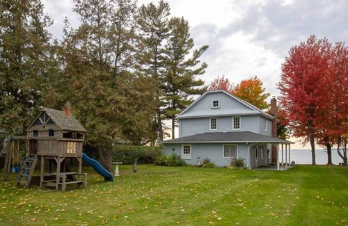 Brock Cottage | Casa Bonita - Beautiful 4Br Simcoe Cottage w/ Swimming & Wi-Fi!