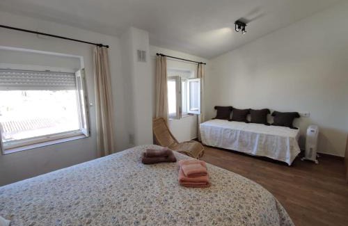 Constantina House | Casa Cerro Luna Con Chimenea