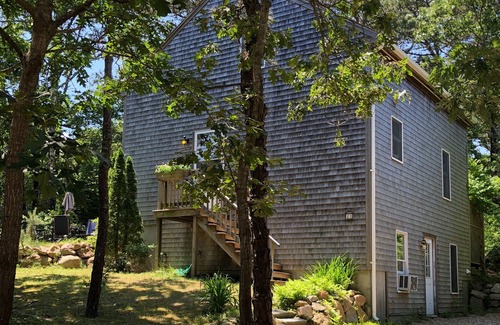 Edgartown House | Casa Chica is a charming cottage, nestled in the woods. Think beach or R & R!