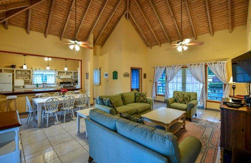 Falmouth Harbour Villa | Casa Chiesa - Titi Vacation Homes