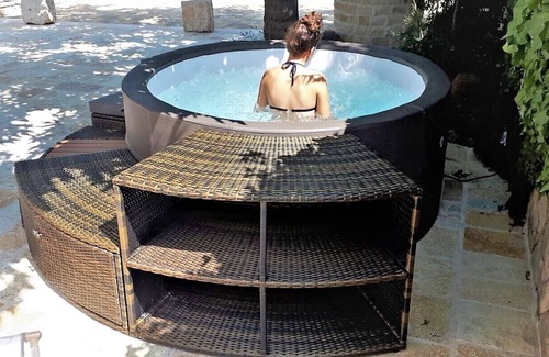Locorotondo House | CASA CICCONE CARDONE , trulli with Jacuzzi and private parking lot