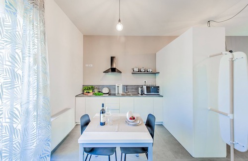 Barolo House | Casa Colbert, Barolo : Entire Palace , 5 Flats