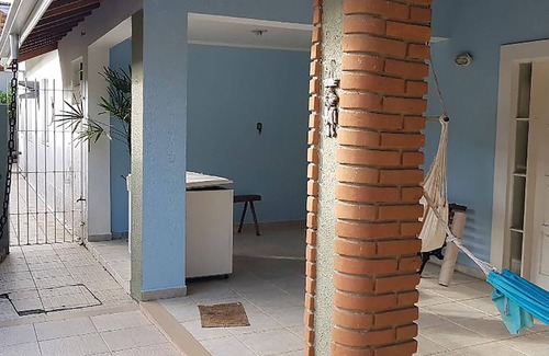 Centro House | Casa com churrasqueira no Centro de Caraguatatuba