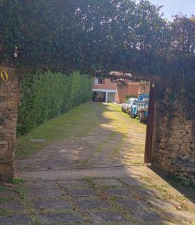 Serra Negra House | Casa com piscina para até 6 pessoas com duas camas de casal e sofá-cama casal