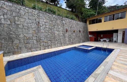 Teresopolis House | Casa com vista deslumbrante próximo a feirinha