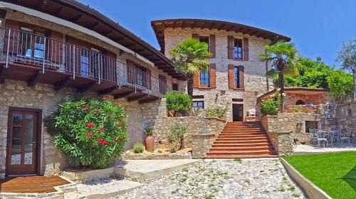 Pieve House | Casa Cortili Garda Summer by Gardadomusmea